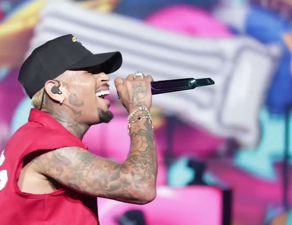 Chris Brown on stage during a 2023 performance; update on his suspended sentence in London.